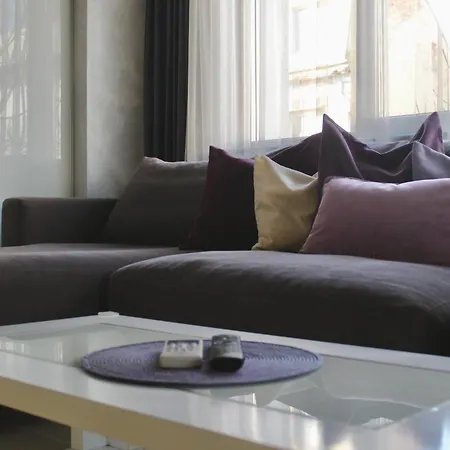 Apartment Deja Vu Warna