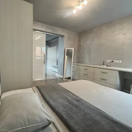 Deja Vu Apartment Warna