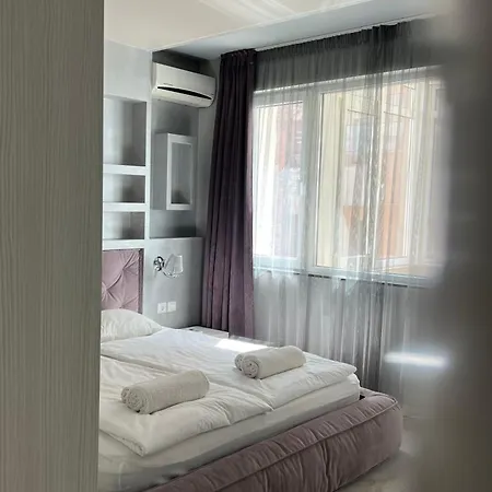 Deja Vu Apartment