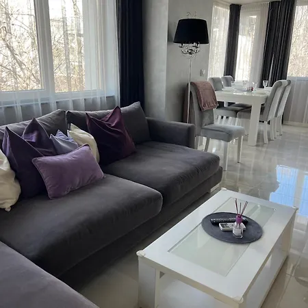 Deja Vu Apartment